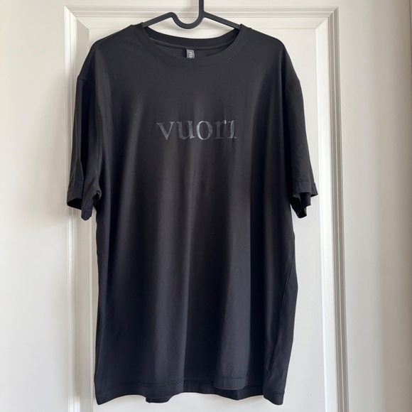 Vuori Short Sleeve Strato Graphic Tee Black Size Large NWOT - Picture 4 of 13